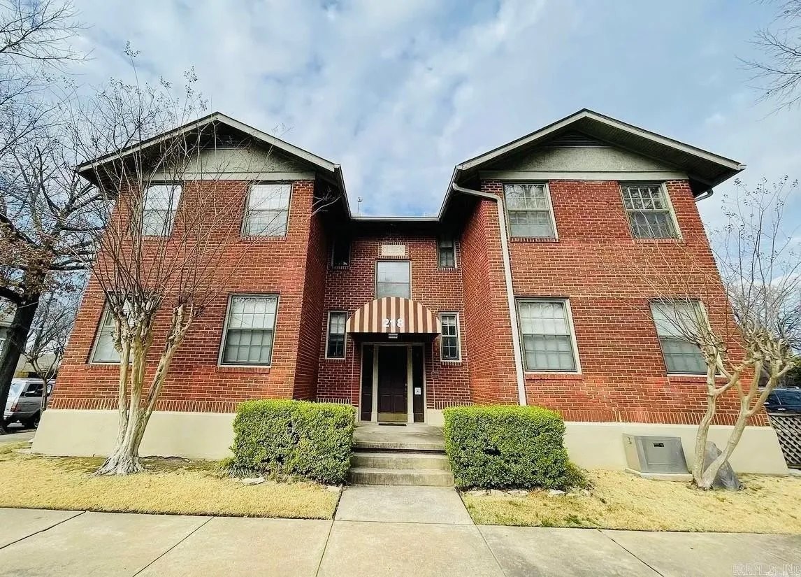 SoMa Basecamp — brick apartment building, South Main District, Little Rock, Arkansas